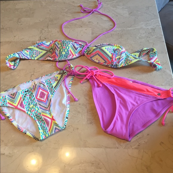 American Eagle Outfitters Other - Mix match swimsuits small
